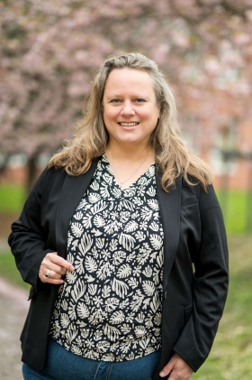 Porträtbild von Barbara Schmidt