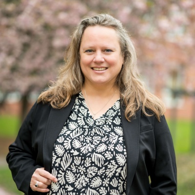 Porträtbild von Barbara Schmidt